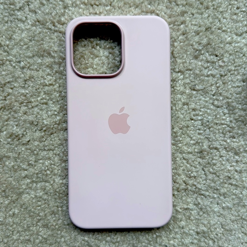 Original Apple iPhone 14 Pro Max silicone case with mag safe Chalk Pink